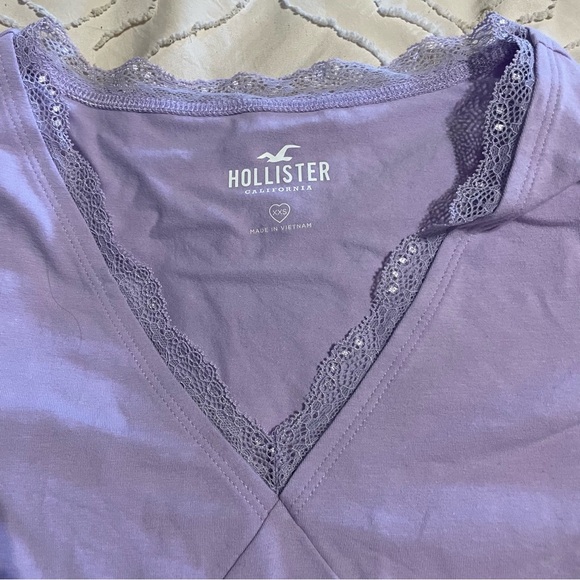 SOLD Hollister co lace trim v neck baby tee cropped top shirt purple light xxs - Picture 2 of 4